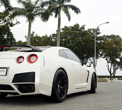 Фото дисков HRE P101 на Nissan GT-R