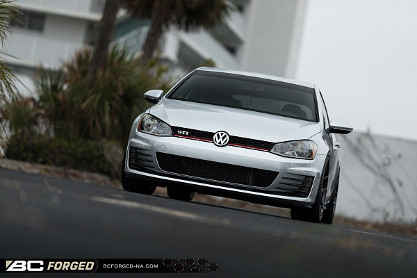 Фото дисков BC Forged HCS21 Глянцевый темный лак на Volkswagen Golf VII