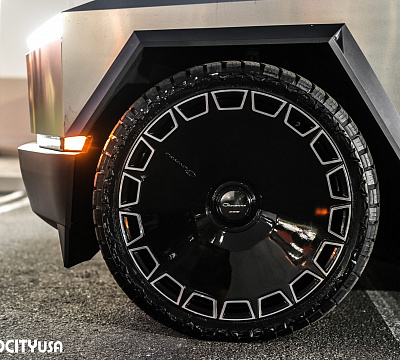 Фото дисков Giovanna Dicotto на Tesla Cybertruck