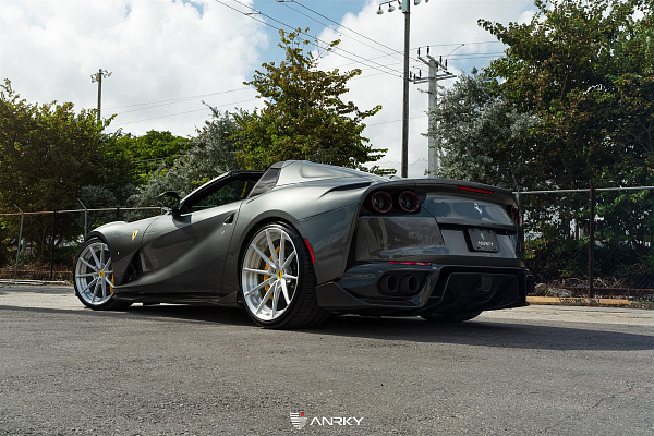 Фото дисков Anrky AN28 Глянцевый лак на Ferrari 812