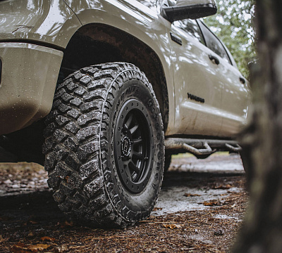 Фото дисков Black Rhino DUGGER на Toyota Tundra II