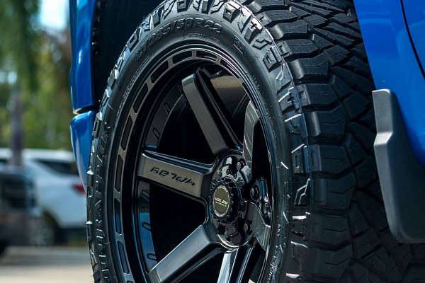 Фото дисков 4PLAY 4P63 Черный глянец на Chevrolet Silverado IV