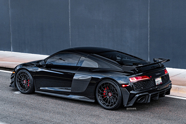 Фото дисков Strasse Wheels SV15FF Deep Concave FS Другой цвет на Audi R8 (4S)