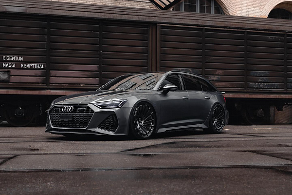 Фото дисков Radi8 R807 Черный глянец на Audi A/RS 6 (C8)