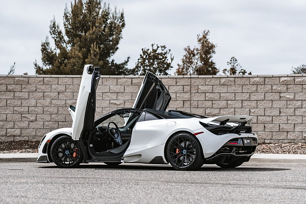 Фото дисков Brixton Forged PF10 Черный сатин на McLaren 720S