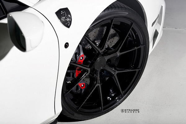 Фото дисков Strasse Wheels SM5R Deep Concave Monoblock Другой цвет на Ferrari 458