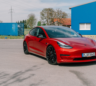 Фото дисков Vossen HF-2 на Tesla Model 3