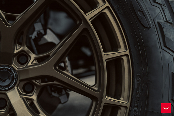 Фото дисков Vossen HFX-1 (5-Lug) Сатиновая бронза на Jeep Wrangler IV (JL)