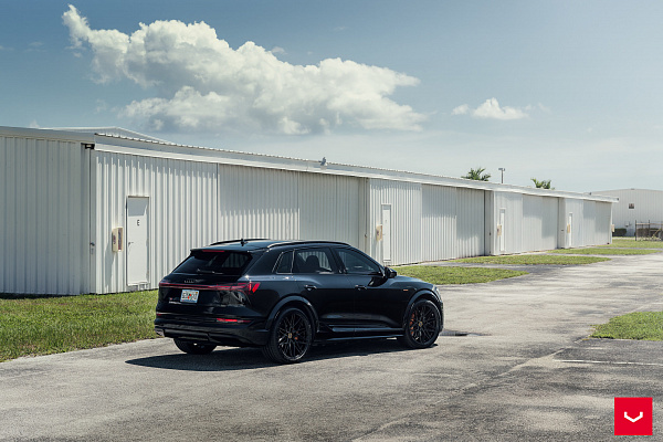 Фото дисков Vossen HF-7 Черный глянец на Audi E-tron