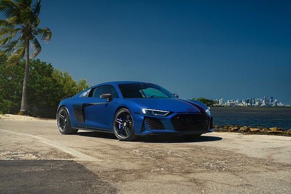 Фото дисков Strasse Wheels SV2 Deep Concave FS Черный сатин на Audi R8 (4S)
