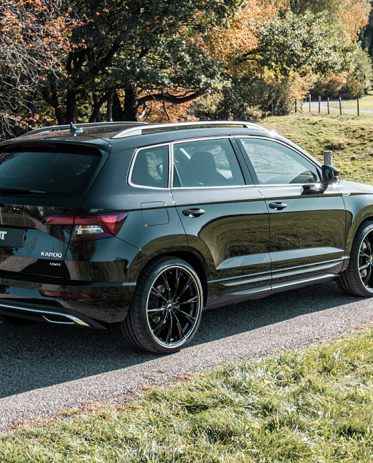 Фото дисков Sport GR Черный глянец на Skoda Karoq