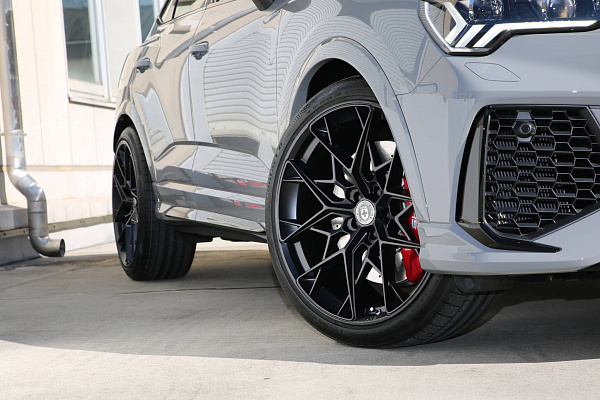 Фото дисков HRE FF10 Черный сатин на Audi Q3 (8U)