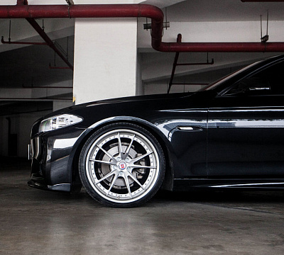 Фото дисков HRE S104 на BMW 5/M5 (F10)