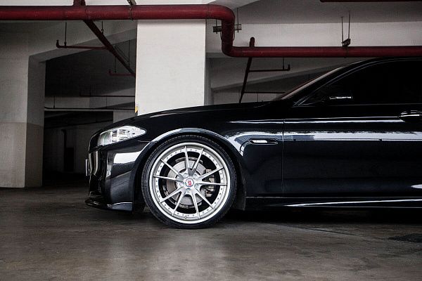 Фото дисков HRE S104 Сатиновый тонированный лак на BMW 5/M5 (F10)