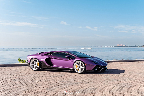 Фото дисков Anrky RS5.3 Белый глянец на Lamborghini Aventador