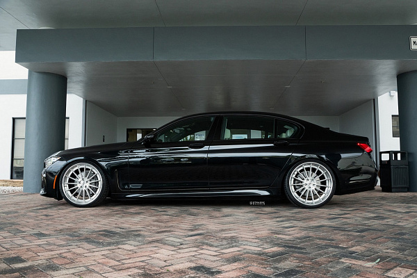 Фото дисков Strasse Wheels SV15 Deep Concave FS Глянцевый лак на BMW 7 (G11/G12)