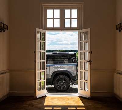 Фото дисков Kahn Mondial Heavy Duty RS на Land Rover Defender II