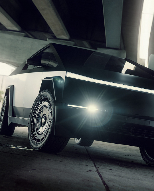 Фото дисков LC3-11 Черный глянец на Tesla Cybertruck