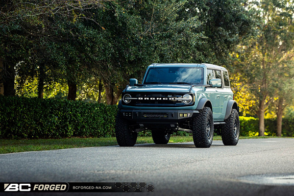 Фото дисков BC Forged RD03-BL Сатиновый тонированный лак на Ford Bronco