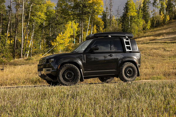 Фото дисков Rotiform STL Черный глянец на Land Rover Defender II