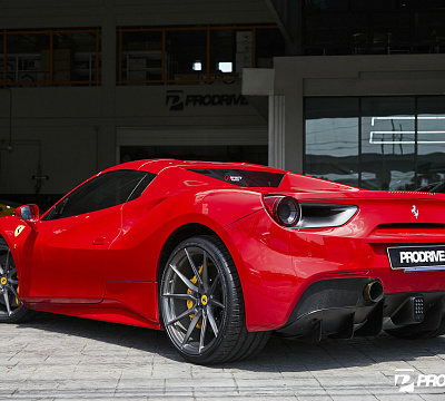 Фото дисков Vossen EVO-2 на Ferrari 488