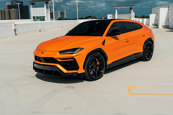 Фото дисков Anrky S1-X4 Черный глянец на Lamborghini Urus