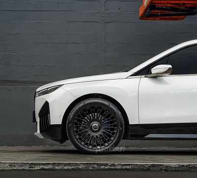 Фото дисков Brixton Forged LX01 на BMW iX