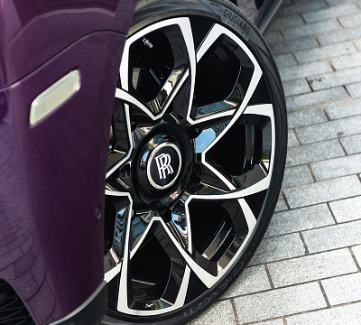 Фото дисков Kahn Type 55 RS на Rolls-Royce Cullinan