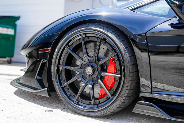 Фото дисков Strasse Wheels SV10 Deep Concave FS Черный сатин на Lamborghini Aventador