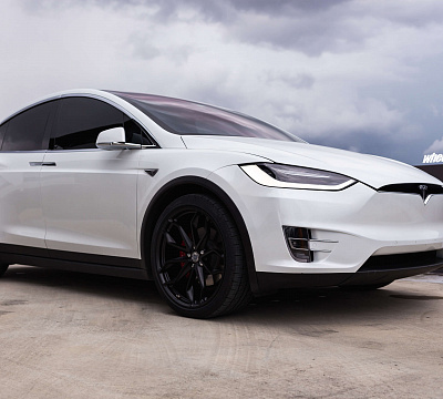 Фото дисков HRE P201 на Tesla Model X