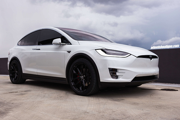 Фото дисков HRE P201 Черный сатин на Tesla Model X