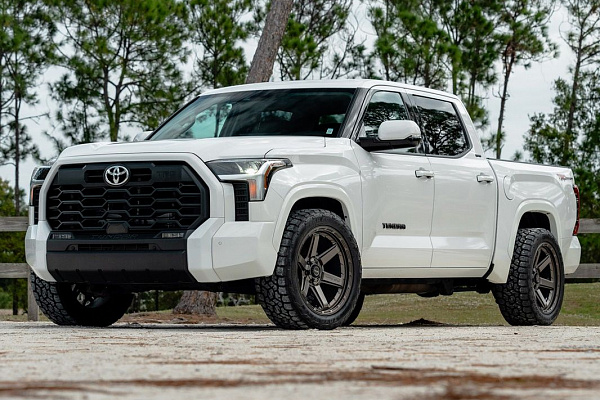 Фото дисков 4PLAY 4P63 Сатиновая бронза на Toyota Tundra III
