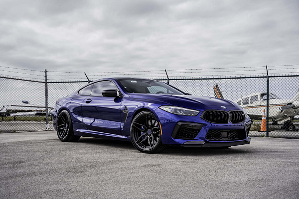 Фото дисков Strasse Wheels SV4 Deep Concave Duoblock Черный глянец на BMW 8/M8