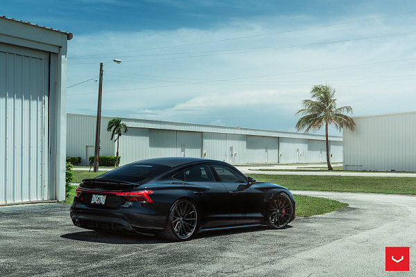Фото дисков Vossen HF-4T Черный сатин на Audi E-tron GT