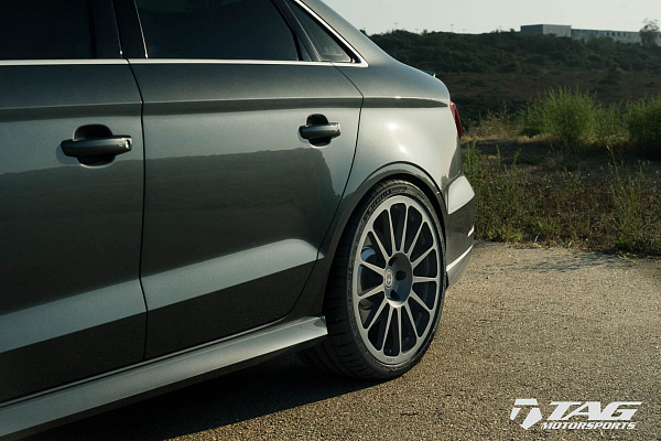Фото дисков HRE 303M Сатиновый графит на Audi A/S/RS 3 (8V)