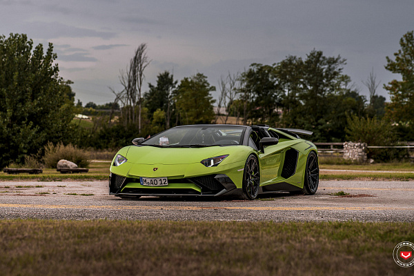 Фото дисков Vossen M-X6 Черный глянец на Lamborghini Aventador