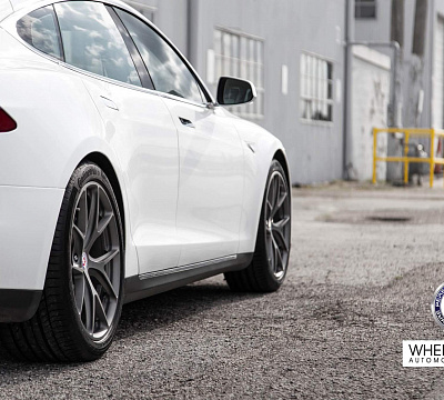 Фото дисков HRE P101 на Tesla Model S
