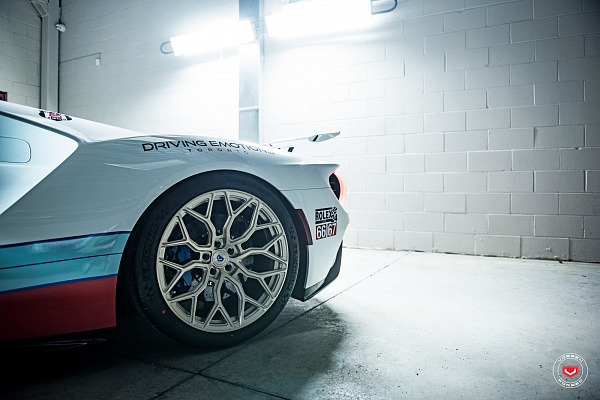 Фото дисков Vossen S17-01 Глянцевая шампань на Ford GT II