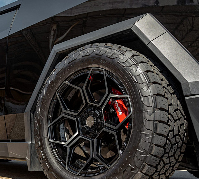 Фото дисков 4PLAY 4PS26 на Tesla Cybertruck
