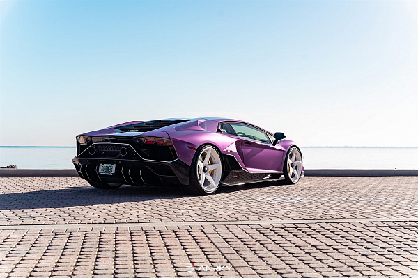 Фото дисков Anrky RS5.3 Белый глянец на Lamborghini Aventador