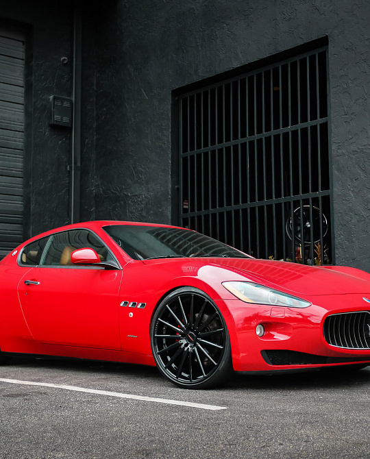 Фото дисков VFS-2 Черный глянец на Maserati GranTurismo I