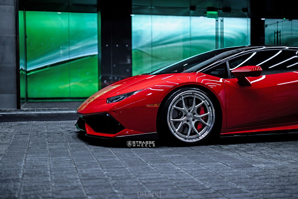 Фото дисков Strasse Wheels SM5R Deep Concave FS Сатиновый темный лак на Lamborghini Huracan