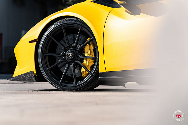 Фото дисков Vossen M-X2 Черный сатин на Lamborghini Huracan