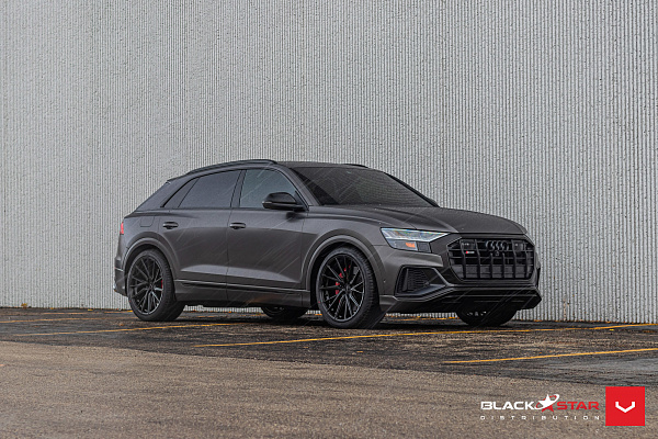 Фото дисков Vossen HF-4T Черный глянец на Audi Q8