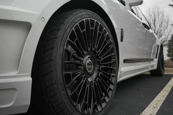 Фото дисков Brixton Forged LX01 Черный глянец на Rolls-Royce Cullinan