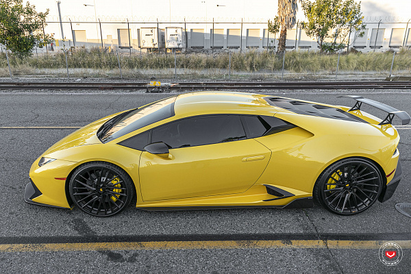 Фото дисков Vossen EVO-6T Черный глянец на Lamborghini Huracan