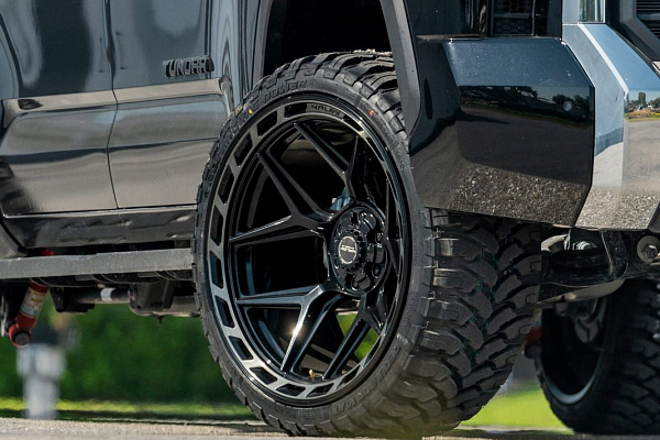 Фото дисков 4PLAY 4P55 Черный глянец на Toyota Tundra III