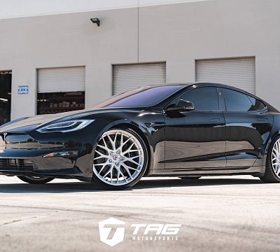 Фото дисков HRE 520M на Tesla Model S