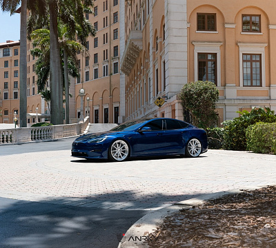 Фото дисков Anrky AN28 на Tesla Model S