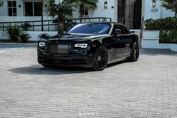 Фото дисков Anrky RF-140 Черный глянец на Rolls-Royce Wraith